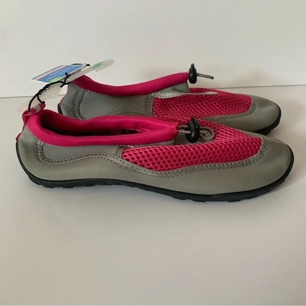 NWT. WEST LOOP Girls Water Shoes